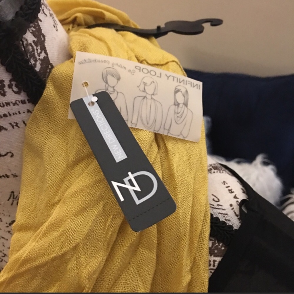 🌹NewDirectionsChevronPleatedInfinityLoopScarves - Picture 2 of 3